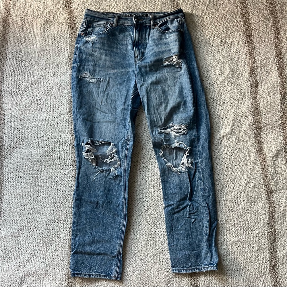 American eagle size 8 distressed mom jeans